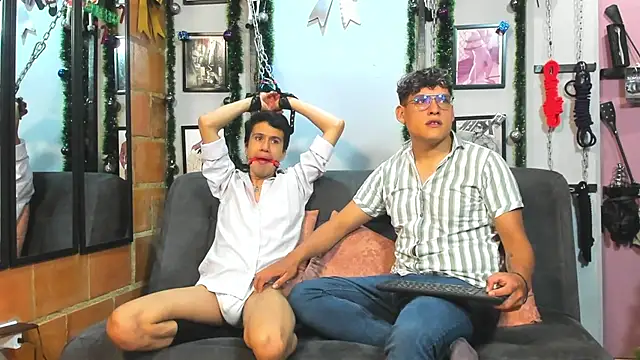 Snapshot of dom2travelersss chatting on 01.06.25 dom2travelersss online show from 01.06.25