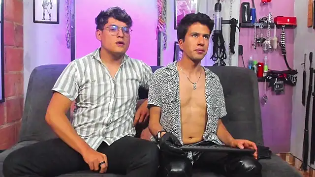 Snapshot of dom2travelersss chatting on 02.27.25 dom2travelersss online show from 02.27.25