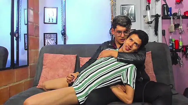 Snapshot of dom2travelersss chatting on 03.07.25 dom2travelersss online show from 03.07.25