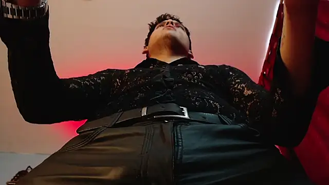 Snapshot of dom2travelersss chatting on 09.19.25 dom2travelersss online show from 09.19.25