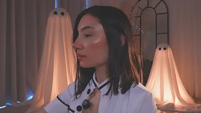 AmyArmstrong online show from 10.18.25