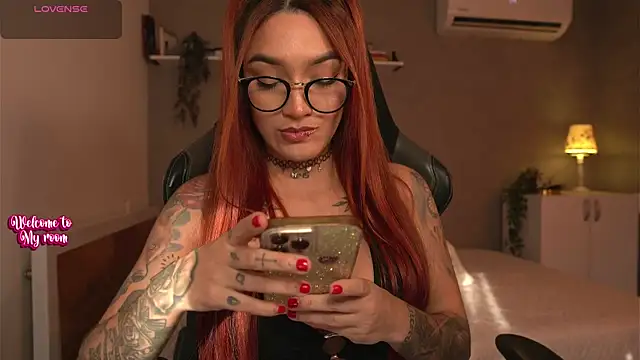 Snapshot of DaniDusan_ chatting on 02.01.25 DaniDusan  online show from 02.01.25