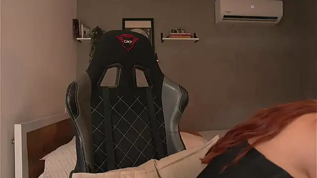 Snapshot of DaniDusan_ chatting on 03.09.25 DaniDusan  online show from 03.09.25