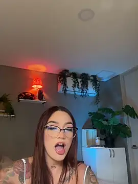 Snapshot of DaniDusan_ chatting on 10.02.25 DaniDusan  online show from 10.02.25