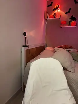 Snapshot of DaniDusan_ chatting on 10.17.25 DaniDusan  online show from 10.17.25