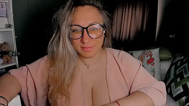 Snapshot of CumOnMy_Tits chatting on 04.22.26 CumOnMy Tits online show from 04.22.26