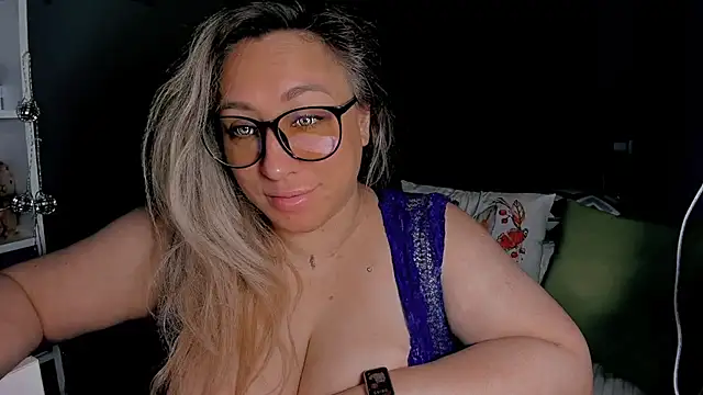 Snapshot of CumOnMy_Tits chatting on 04.27.26 CumOnMy Tits online show from 04.27.26