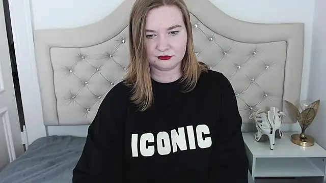 LaraDream online show from 01.14.25