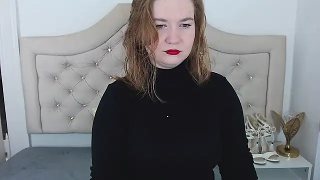 LaraDream online show from 01.28.25